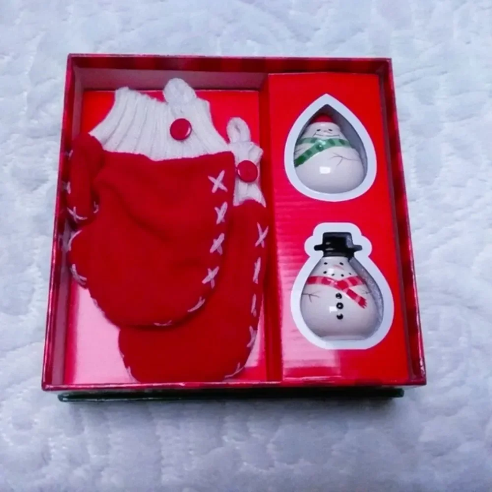 Christmas Tablewear Set for 2 Mitten Utensil Holders Snowman Salt and Pepper New